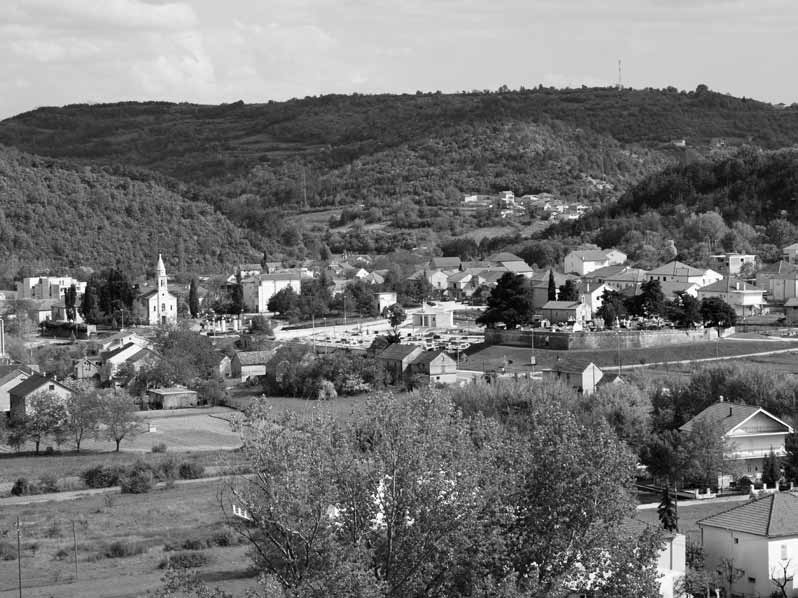 Crkve Sv. Jeronima (na groblju) i nova Sv. Mihovila (foto: J. Dukić)