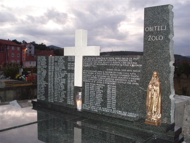 Prvo spomen obilježje ubijenim Košućanima podignuto povodom 65. obljetnice na groblju u Trilju.